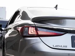 2022 Lexus ES 300h Premium — фото 7