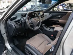 2022 Lexus ES 300h Premium — фото 9