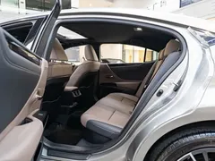 2022 Lexus ES 300h Premium — фото 10