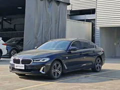 2021 BMW 5 Series 530Li Luxury Package, чёрный — фото 1