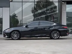 2021 Lexus ES 300h Premium, чёрный — фото 3