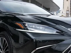 2021 Lexus ES 300h Premium, чёрный — фото 6