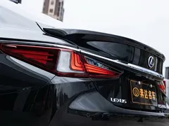 2021 Lexus ES 300h Premium, чёрный — фото 7