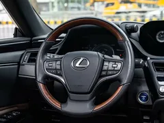 2021 Lexus ES 300h Premium, чёрный — фото 14