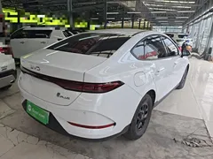 2025 BYD Qin PLUS DM-i PHEV Smart Driving 55km Leading, белый — фото 7