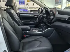 2022 Toyota Highlander 2.5L Hybrid 4WD Ultimate 7-seat, белый — фото 11