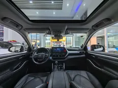 2022 Toyota Highlander 2.5L Hybrid 4WD Ultimate 7-seat, белый — фото 13