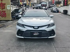 2021 Toyota Camry Hybrid 2.5HGVP Leading, белый — фото 2