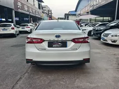 2021 Toyota Camry Hybrid 2.5HGVP Leading, белый — фото 6