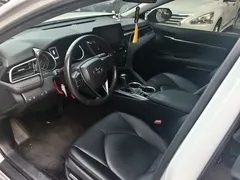 2021 Toyota Camry Hybrid 2.5HGVP Leading, белый — фото 8