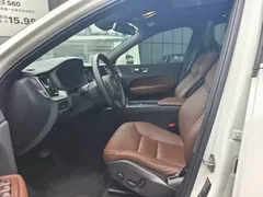 2024 Volvo XC60 4WD Luxury, белый — фото 4