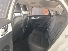 2020 Kia Cerato 1.5L CVT Sunroof, белый — фото 17