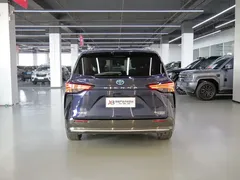 2021 Toyota Sienna 2.5L Hybrid Platinum, синий — фото 5