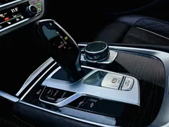 2021 BMW 7 Series 740Li Leading M Sport Package, чёрный — фото 17