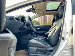 2021 Toyota Corolla 1.2T S-CVT Luxury, белый — фото 9