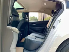 2021 Toyota Corolla 1.2T S-CVT Luxury, белый — фото 11