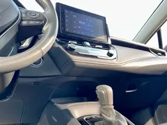 2021 Toyota Corolla 1.2T S-CVT Luxury, белый — фото 15