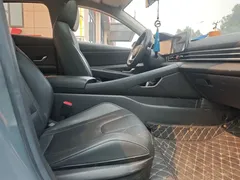 2022 Hyundai Elantra 1.5L CVT LUX Premium — фото 8