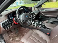 2021 BMW 5 Series 535Le PHEV Luxury Package, чёрный — фото 7