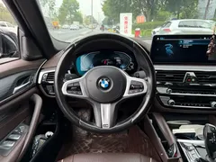 2021 BMW 5 Series 535Le PHEV Luxury Package, чёрный — фото 14