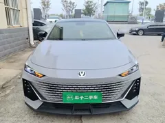 2022 Changan UNI-V 1.5T Premium — фото 3