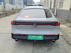 2022 Changan UNI-V 1.5T Premium — фото 6