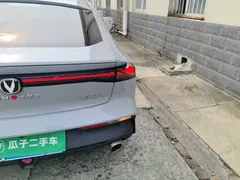 2022 Changan UNI-V 1.5T Premium — фото 8