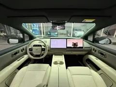 2025 Li Auto i6 4WD Standard, белый — фото 5