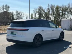 2025 Li Auto i8 Standard, белый — фото 5