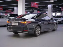 2021 Lexus ES 300h Excellence, синий — фото 5