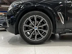 2022 BMW X5 30Li Premium M Sport Package, чёрный — фото 3