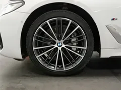 2021 BMW 5 Series 530Li Leading M Sport Package, белый — фото 17
