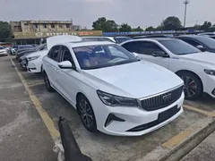 2022 Geely Emgrand 4th Gen 1.5L CVT Flagship, белый — фото 3