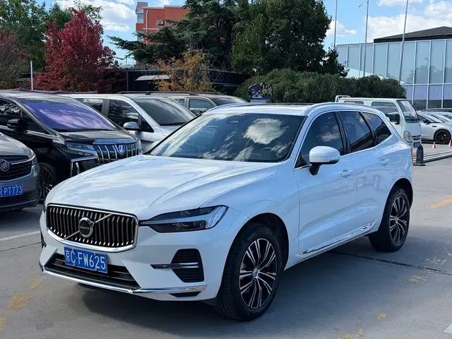 2022 Volvo XC60 4WD Luxury