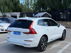 2022 Volvo XC60 4WD Luxury, белый — фото 4