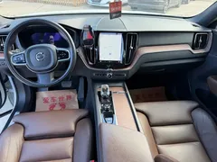 2022 Volvo XC60 4WD Luxury, белый — фото 9