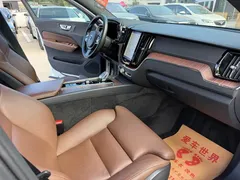 2022 Volvo XC60 4WD Luxury, белый — фото 10