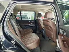 2022 BMW X5 30Li Premium M Sport Package, чёрный — фото 8