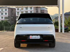 2025 Zeekr Mix Smart Driving, белый — фото 12