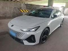 2022 Changan UNI-V 1.5T Premium — фото 2