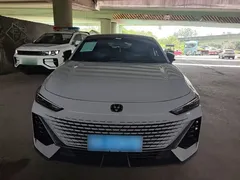 2022 Changan UNI-V 1.5T Premium — фото 3