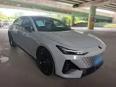 2022 Changan UNI-V 1.5T Premium — фото 4