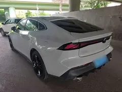2022 Changan UNI-V 1.5T Premium — фото 5
