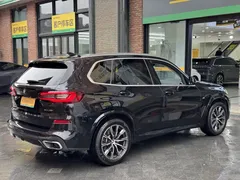 2022 BMW X5 xDrive40i M Sport Package, чёрный — фото 7
