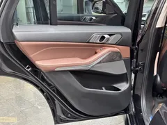 2022 BMW X5 xDrive40i M Sport Package, чёрный — фото 14