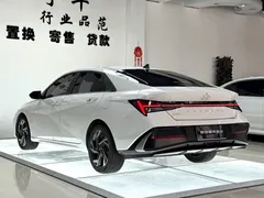 2023 Hyundai Elantra 1.5L CVT LUX Premium, белый — фото 4