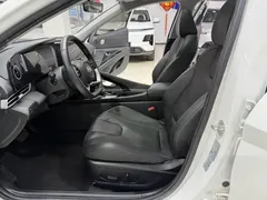 2023 Hyundai Elantra 1.5L CVT LUX Premium, белый — фото 7