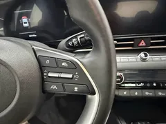 2023 Hyundai Elantra 1.5L CVT LUX Premium, белый — фото 12
