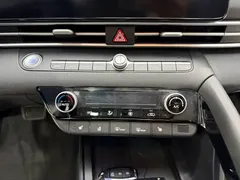 2023 Hyundai Elantra 1.5L CVT LUX Premium, белый — фото 13