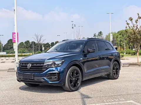 2022 Volkswagen Touareg 3.0TSI Black Sport Package